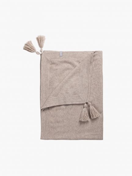Blanket with tassels